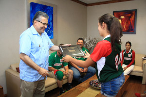 foto boletin 59 recibe alcalde a softbolistas campeonas (3)